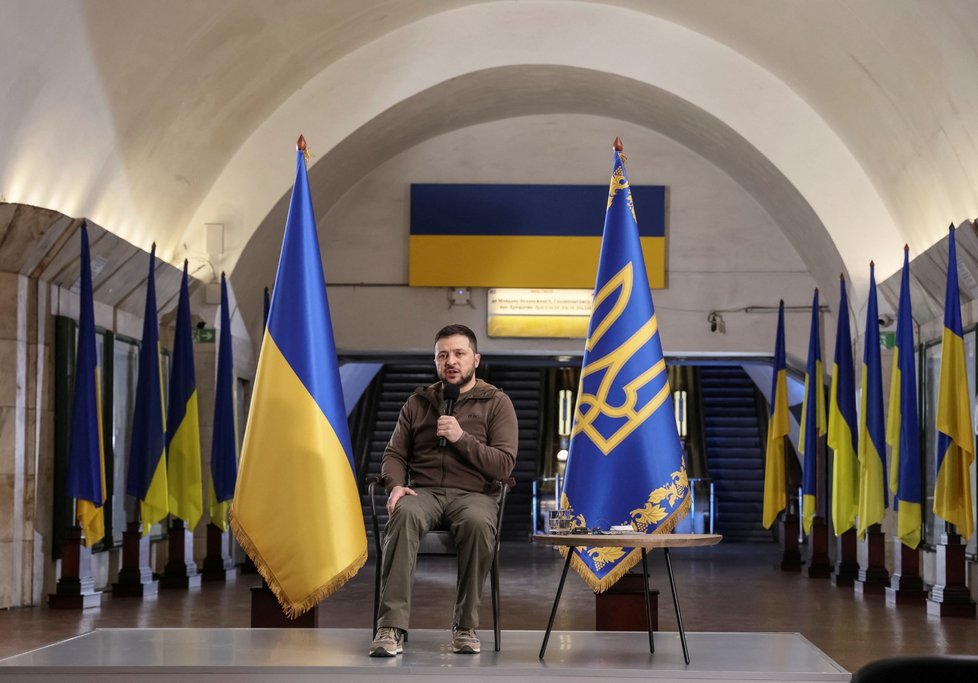 Volodymyr Zelenskyj měl tiskovou konferenci v kyjevském metru (23. 4. 2022)