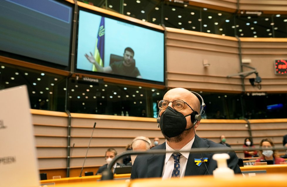 Válka na Ukrajině: Projev ukrajinského prezidenta Volodymyra Zelenskyho vyvolal potlesk ve stoje (1.3.2022)
