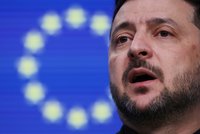 Zelenskyj v Bruselu: „Ukrajina bojuje o život.“ O penězích musí být jasno do konce roku