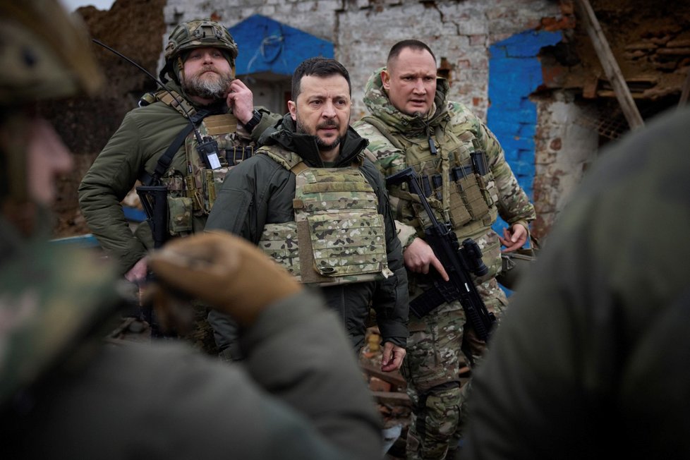 Ukrajinský prezident Volodymyr Zelenskyj navštívil vojáky v Záporoží.