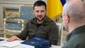 Ukrajinský prezident Volodymyr Zelenskyj bude podle expertů čím dál obtížněji přesvědčovat Západ o nutnosti podporovat Ukrajinu.