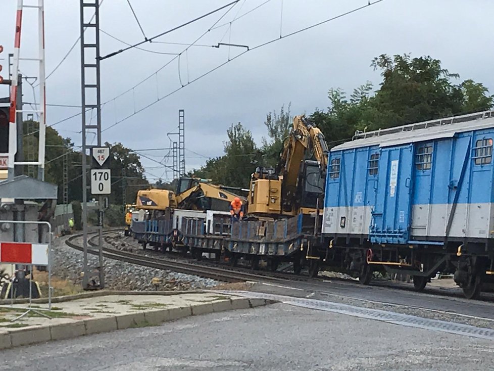 K tragédii došlo na vlakovém přejezdu v Uhříněvsi. (ilustrační foto)