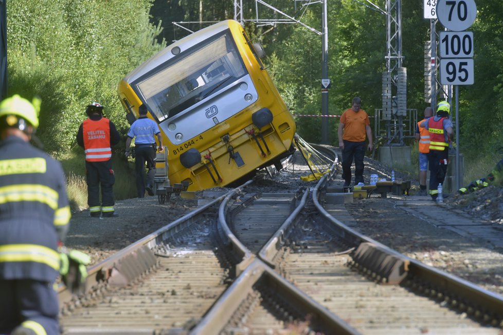 Nehoda vlaku v Lázních Kynžvart: 100 cestujících z Pendolina muselo pěšky!
