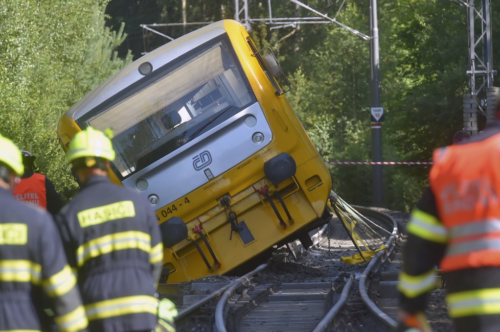 Nehoda vlaku v Lázních Kynžvart: 100 cestujících z Pendolina muselo pěšky!