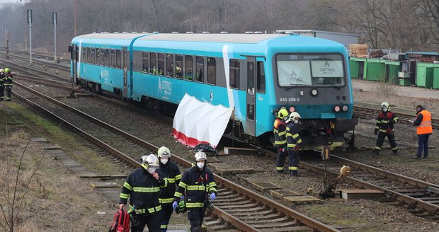 V Horních Měcholupech srazil vlak muže. (ilustrační foto)