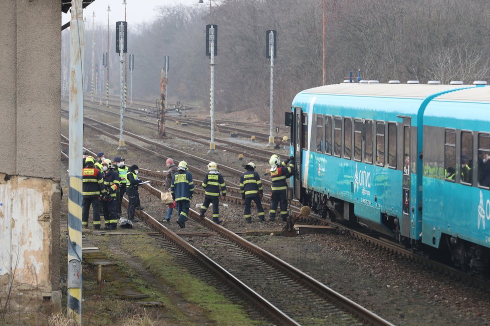 V Hostivici srazil vlak muže. Policisté šetří, zda šlo o neštěstí nebo úmysl. (3. březen 2021)