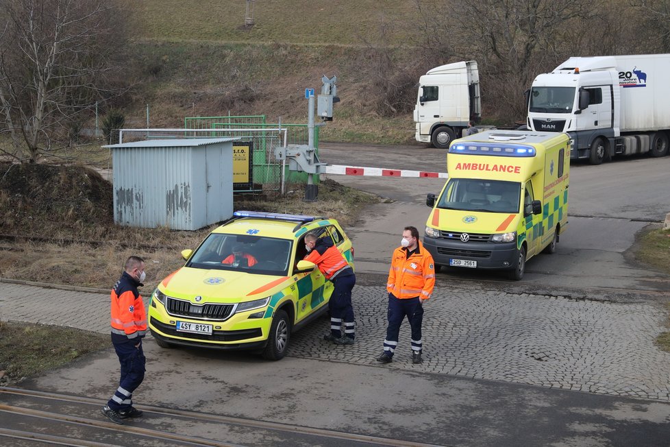 V Hostivici srazil vlak muže. Policisté šetří, zda šlo o neštěstí nebo úmysl. (3. březen 2021)