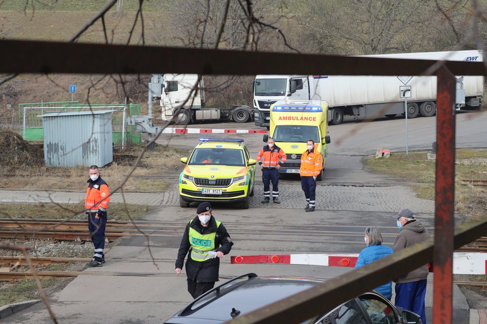 V Hostivici srazil vlak muže. Policisté šetří, zda šlo o neštěstí nebo úmysl. (3. březen 2021)