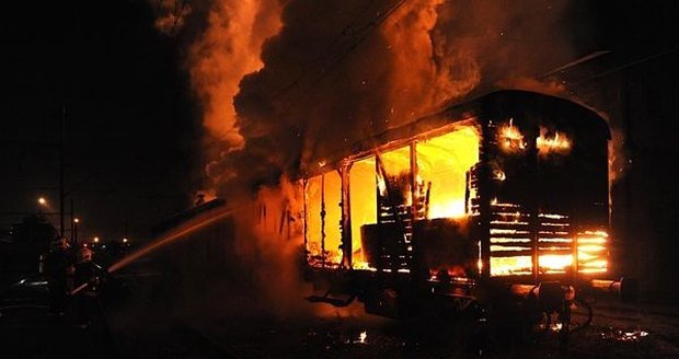 Požár vagónu na nádraží v Praze-Vršovicích
