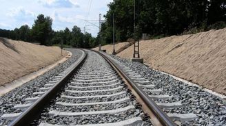 Chládek a Tintěra stáhli stížnost kvůli železničnímu megatendru