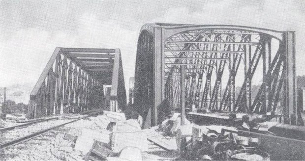 Výměna konstrukce železničního mostu pod Vyšehradem v roce 1901.
