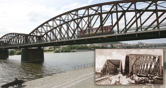 Železniční most pod Vyšehradem