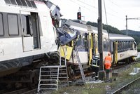 Dva vlaky se srazily ve Švýcarsku: 44 zraněných, z toho čtyři vážně!