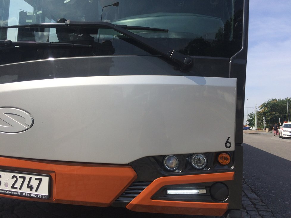 Dopravní podnik hl. m. Prahy přes léto testuje nový hybridní autobus. Pokud obstojí, mohl by už v příštím roce brázdit Prahu hromadně.