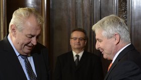 Zeman dostal od Rusnoka balíček plný tabáku.