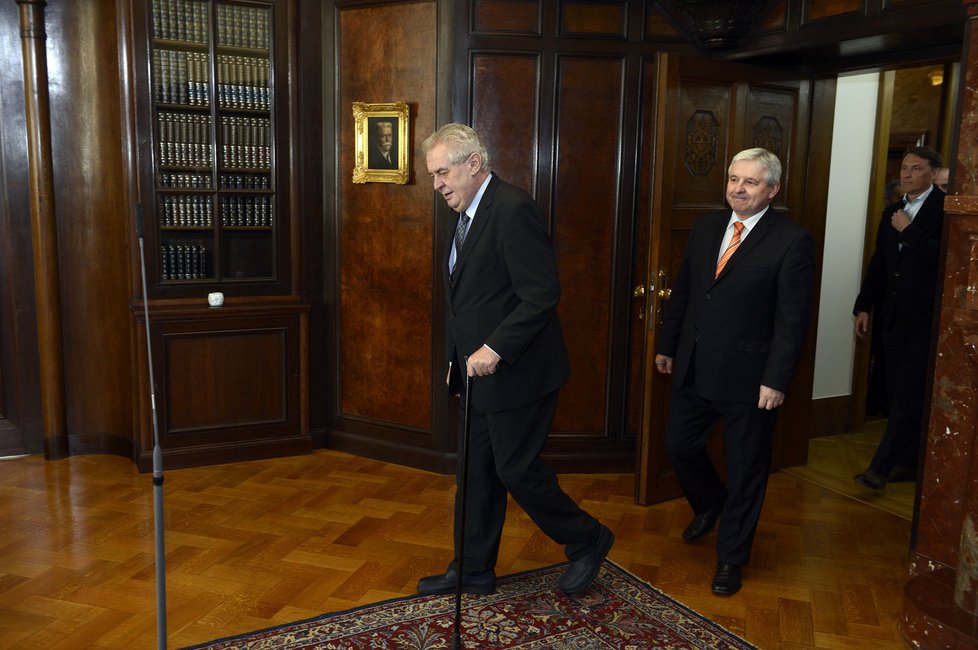 Prezident Miloš Zeman stále není v optimální kondici.