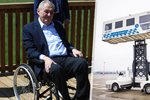 Ambulift prezidenta Miloše Zemana v pohodlí přepraví do letadla