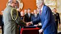Prezident Miloš Zeman povýšil do hodnosti brigádního generála ředitele Vojenského historického ústavu Aleše Knížka
