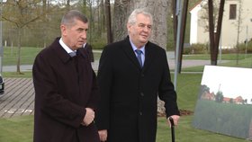 Andrej Babiš (ANO, vlevo) a Miloš Zeman na Čapím hnízdě