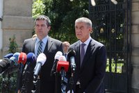 „Řešení je na premiérovi,“ říká k vládní krizi Hamáček. O schůzce se Zemanem pochybuje