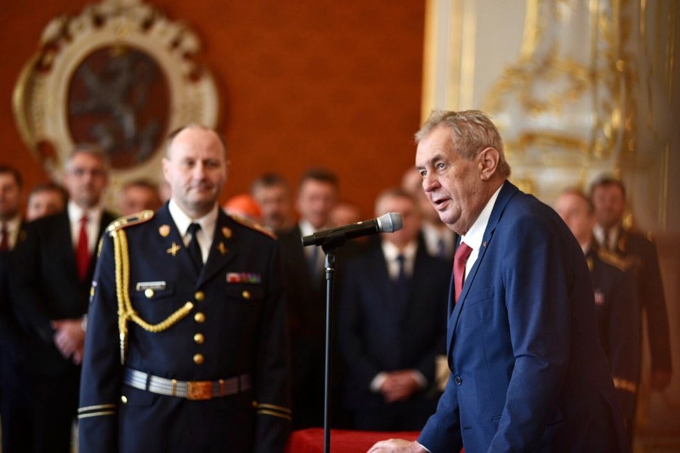 Miloš Zeman při oslavách 101. výročí od založení ČSR jmenoval nové generály.