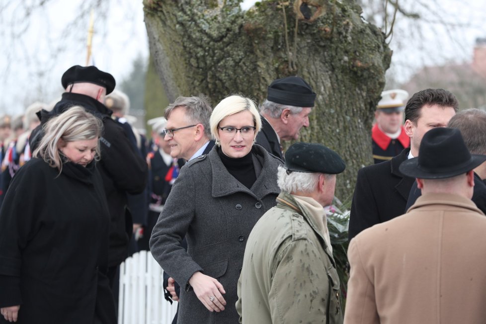 Ministryně obrany v demisi Karla Šlechtová v Lánech