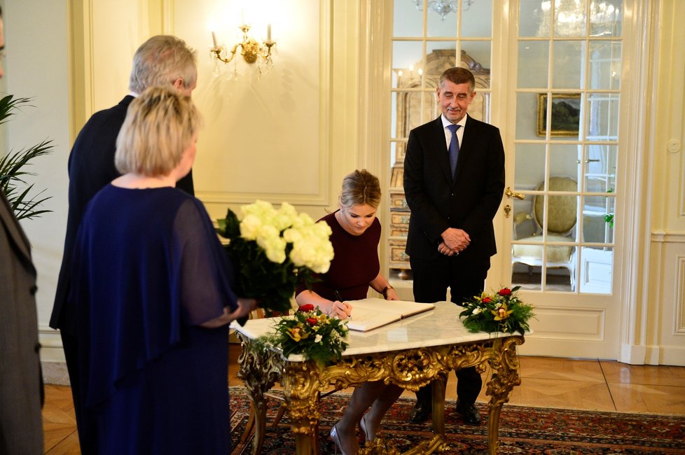 Premiér Andrej Babiš v roce 2018 dorazil na tradiční novoroční oběd s prezidentem Milošem Zemanem do Lán. I letos se oba státníci potkají.