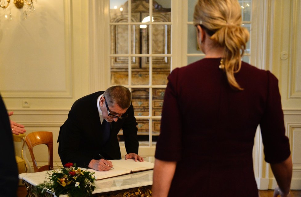 Premiér Andrej Babiš v roce 2018 dorazil na tradiční novoroční oběd s prezidentem Milošem Zemanem do Lán. I letos se oba státníci potkají.