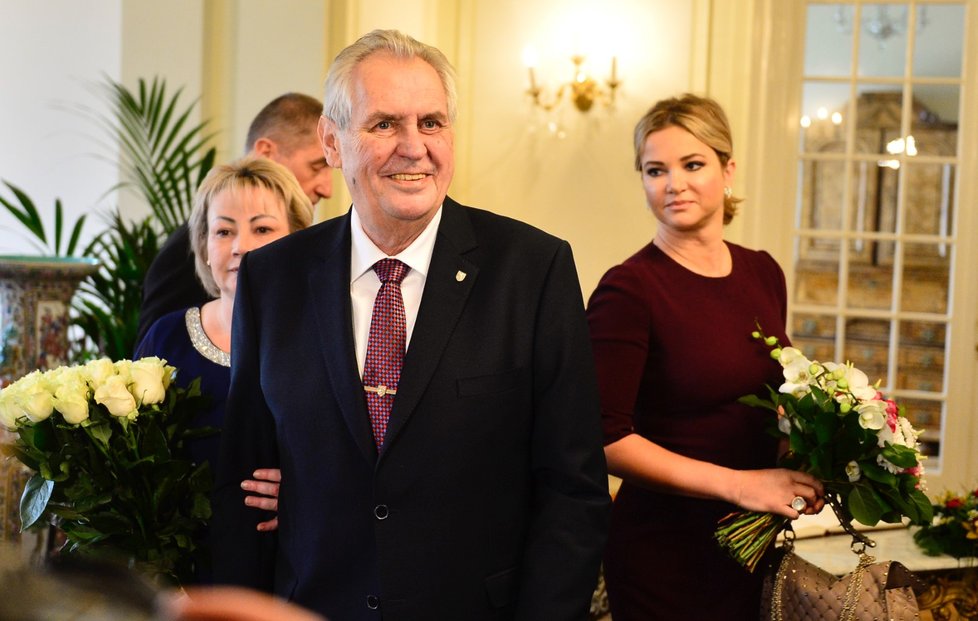 Premiér Andrej Babiš v roce 2018 dorazil na tradiční novoroční oběd s prezidentem Milošem Zemanem do Lán. I letos se oba státníci potkají.