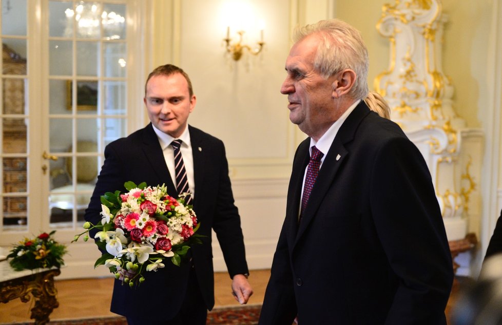 Premiér Andrej Babiš dorazil na tradiční novoroční oběd s prezidentem Milošem Zemanem do Lán