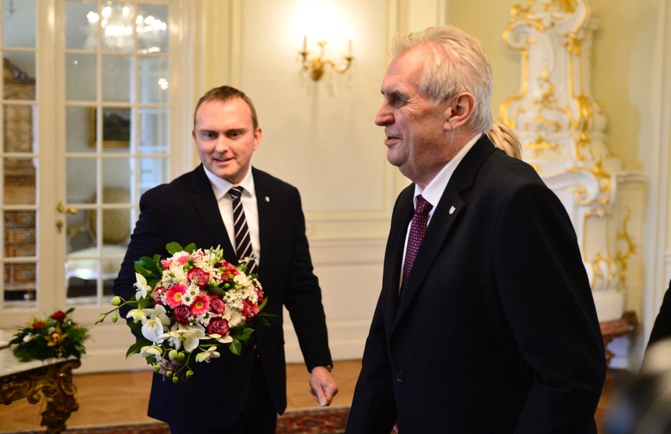 Premiér Andrej Babiš dorazil na tradiční novoroční oběd s prezidentem Milošem Zemanem do Lán.