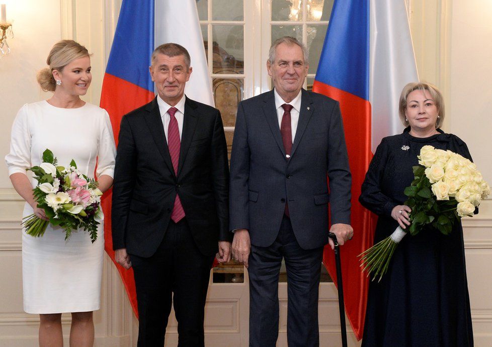 Prezident Miloš Zeman a premiér Andrej Babiš s manželkami před novoročním obědem. (3.1.2019)