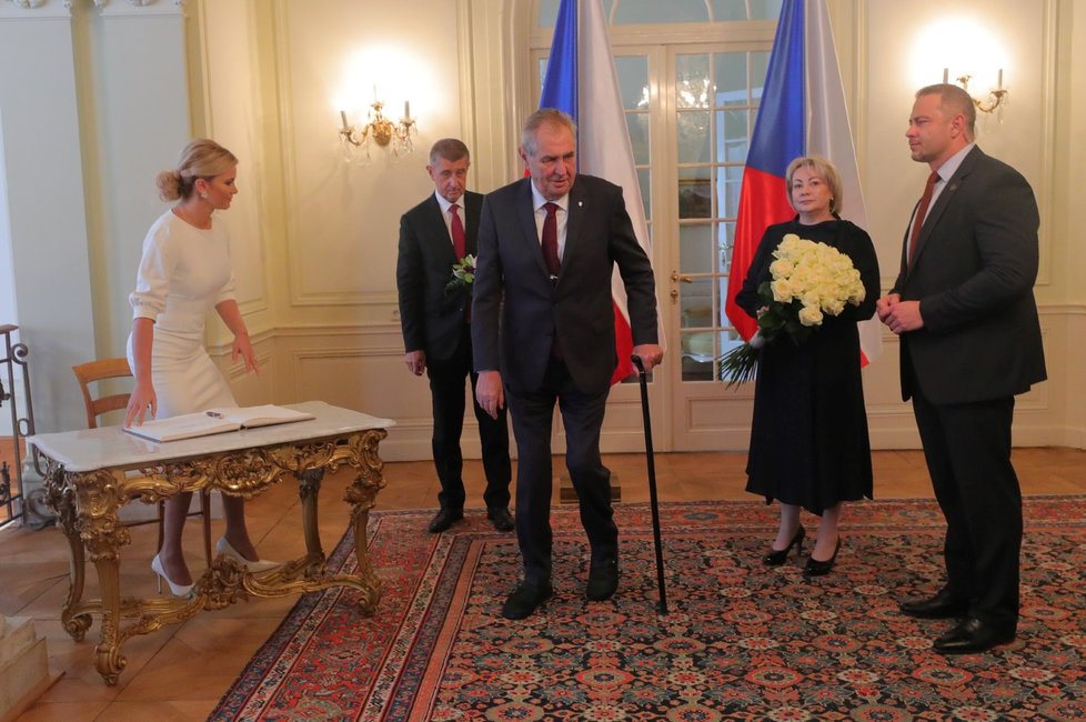 Prezident Miloš Zeman a premiér Andrej Babiš s manželkami před novoročním obědem. (3.1.2019)