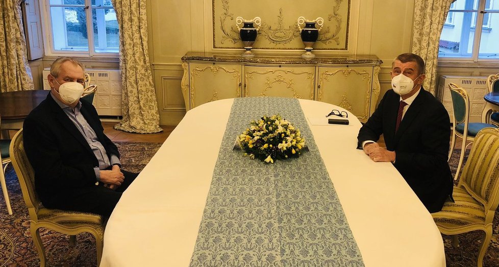 Prezident Miloš Zeman (vlevo) a premiér Andrej Babiš (ANO) v Lánech (22. 3. 2021)