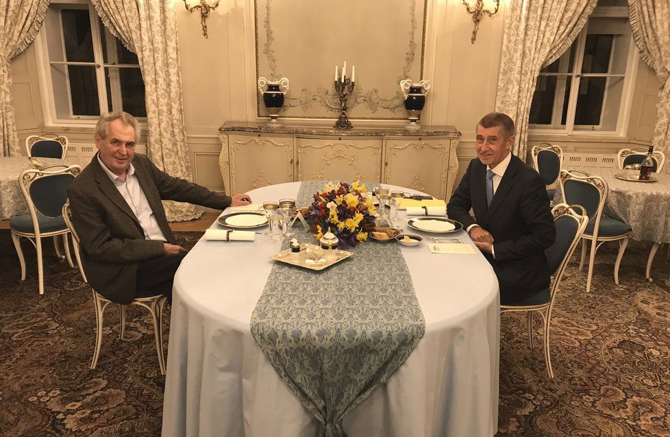 Prezident Miloš Zeman a premiér Andrej Babiš (ANO) na večeři v Lánech (25. 3. 2019)
