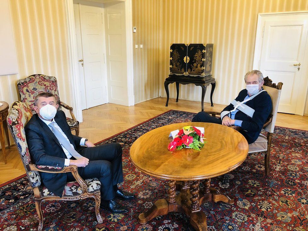Prezident Miloš Zeman přivítal v Masarykově pracovně předsedu vlády Andreje Babiše (23. 10. 2020).