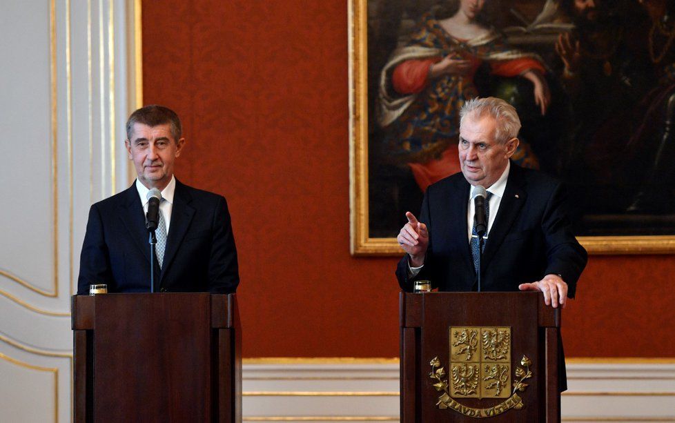 Premiér v demisi Andrej Babiš (ANO) dorazil na zámek v Lánech, kam jej pozval prezident Miloš Zeman.