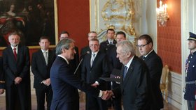 Prezident Miloš Zeman jmenoval vládu Andreje Babiše (13. prosince 2017)