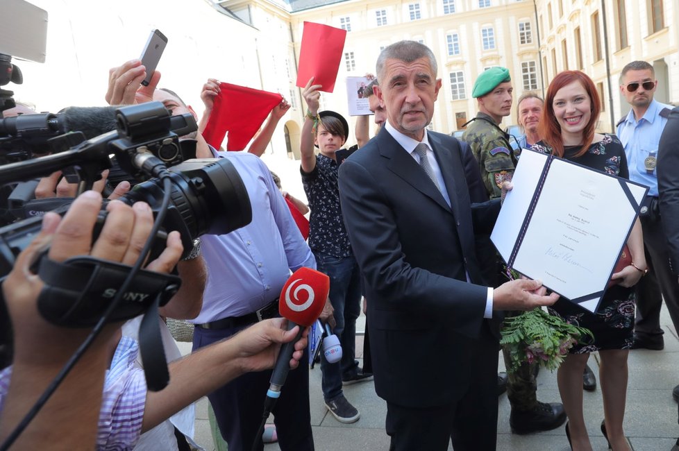 Andrej Babiš (ANO) je podruhé premiérem, jmenoval ho prezident Miloš Zeman (6. 6. 2018)