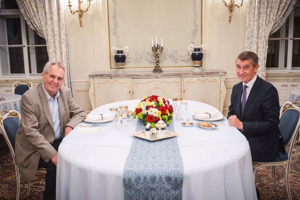 Prezident Miloš Zeman a premiér Andrej Babiš na společné večeři v Lánech (19. 11. 2018)
