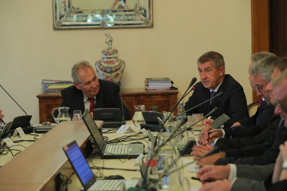 Prezident Miloš Zeman dorazil za premiérem Andrejem Babišem (ANO) kvůli státnímu rozpočtu (19. 9. 2018).