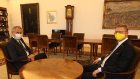 Miloš Zeman přijal na Pražském hradě bývalého předsedu KDU-ČSL Pavla Bělobrádka. (23. 6. 2020)