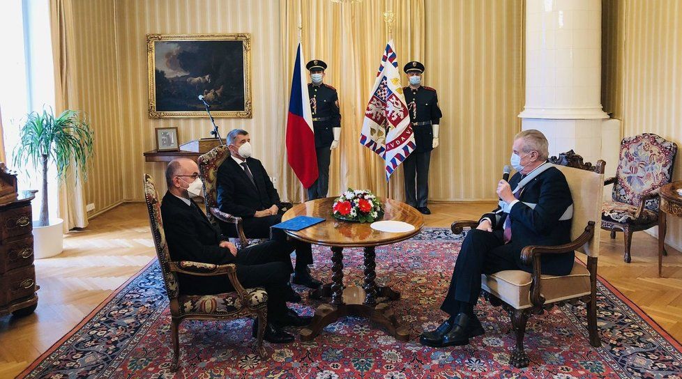Prezident Miloš Zeman jmenoval Jana Blatného (za ANO) za přítomnosti premiéra Andreje Babiše (ANO) novým ministrem zdravotnictví (29. 10. 2020).