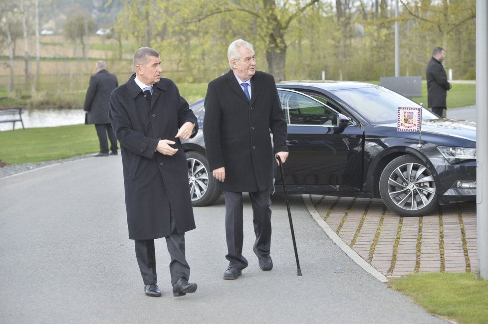 I prezident Miloš Zeman přijel na Babišovu farmu Čapí hnízdo