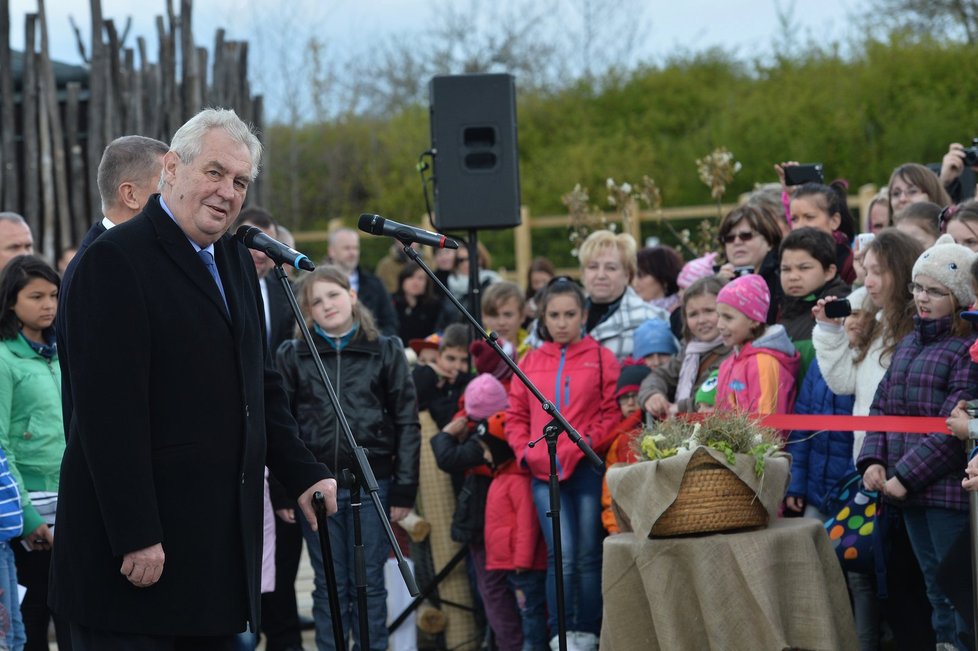 Prezident Zeman přijel na Čapí hnízdo Andreje Babiše