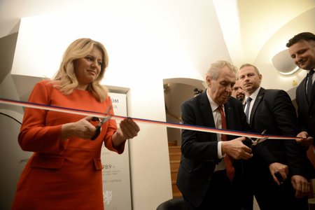 Prezident Miloš Zeman a prezidentka Zuzana Čaputová v Bratislavě otevřeli Český dům (16. 11. 2019)