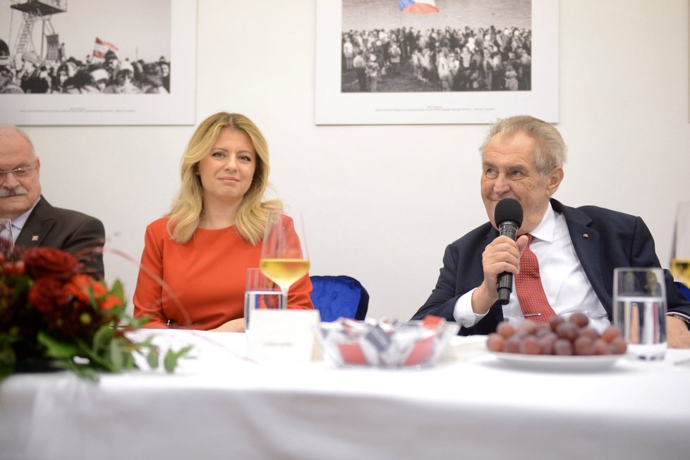 Prezident Miloš Zeman a prezidentka Zuzana Čaputová v Bratislavě otevřeli Český dům. (16. 11. 2019)