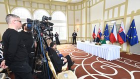 Tisková konference v Grand hotelu Kempinski, druhý den návštěvy prezidenta Miloše Zemana na Slovensku. (7. 2. 2023)