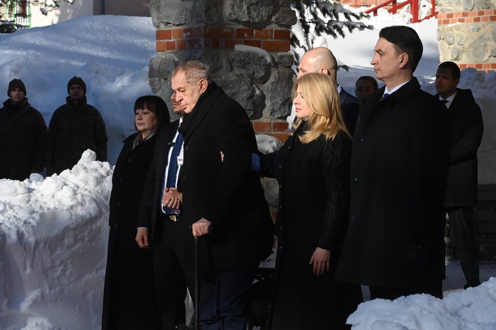 Setkání Miloše Zemana se Zuzanou Čaputovou - Oficiální ceremoniál s vojenskými poctami před Grand hotelem Kempinski (7. 2. 2023)