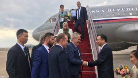 Prezident Zeman s delegací dorazil na návštěvu Číny (4.11.2018)